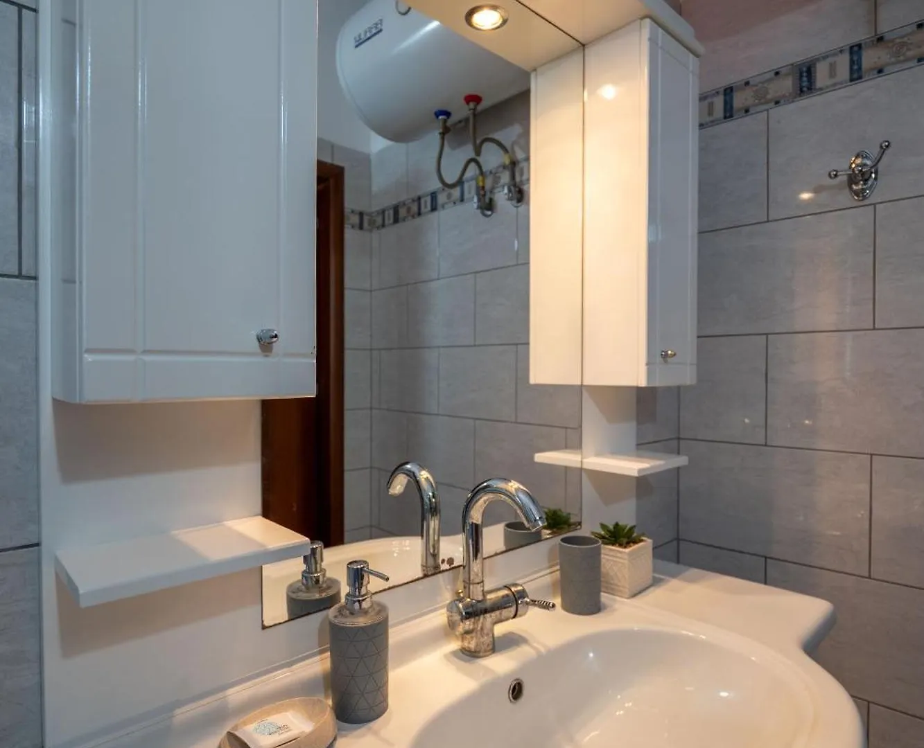 Aurora Apartment Sarande 0*,